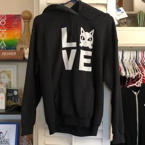 Cozy sweatshirt with “love” kitty